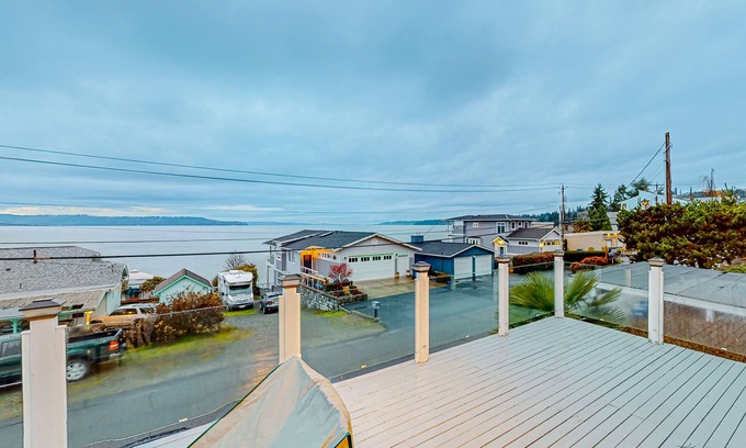 Redondo Casa | Renovated sound & mountain view home with open layout, grill, & washer/dryer