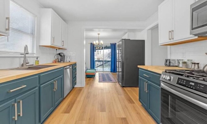 Turner Park Casa | Renovated Spacious Mansion near TU and Gathering Place. Pet/Family Friendly!