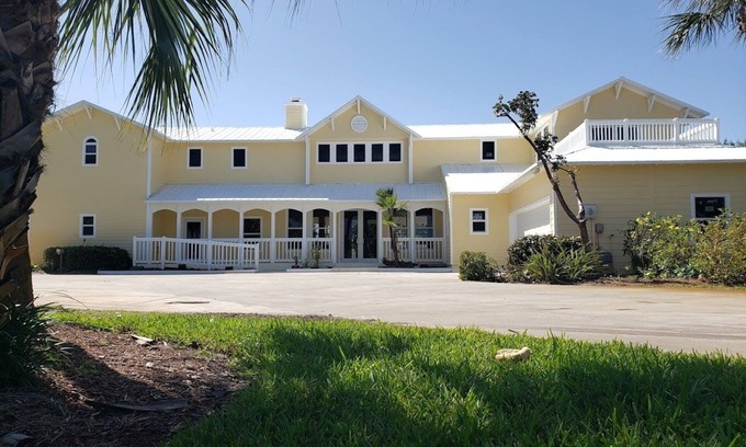 Fort Pierce Shores Casa | Renovated Spacious Beach House-Steps from the Beach!