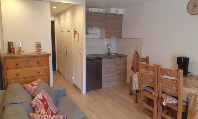 Mont-de-Lans Apartamento | Estudio renovado cerca de pistas con balcón, se aceptan mascotas