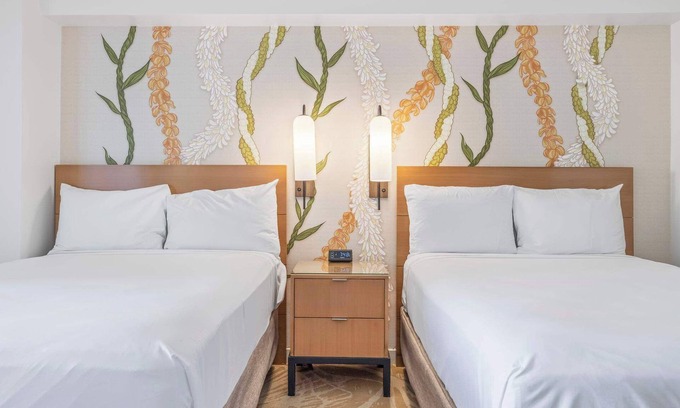 Ala Moana Condominio | Renovated, Stunning Views Condo Hotel 1711