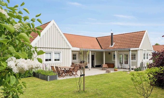 Holloselund Casa | Renovated summer house in Vejby/ Tisvilde