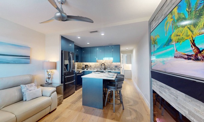 Sunset Beach Condominio | Renovated Sunset Beach Waterfront Condo with Water Views, Pool, Fishing Dock & Beach Access.