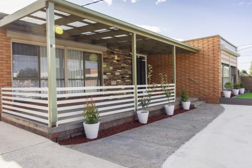 Werribee Casa | Renovated Three Bedroom House in Prime Werribee Location