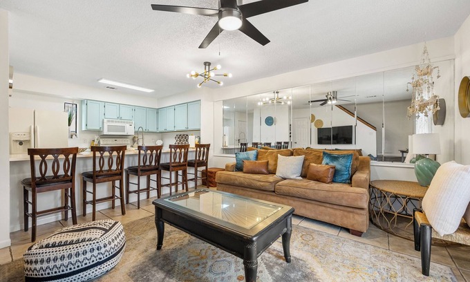 Mary Esther Casa | Renovated Town-home -Steps to Santa Rosa Sound 2BR , Washer/Dryer, Seasonal Pool