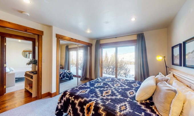 Eagle-Vail Casa | Renovated townhouse near downtown Avon & trails w/decks, washer/dryer, free WiFi
