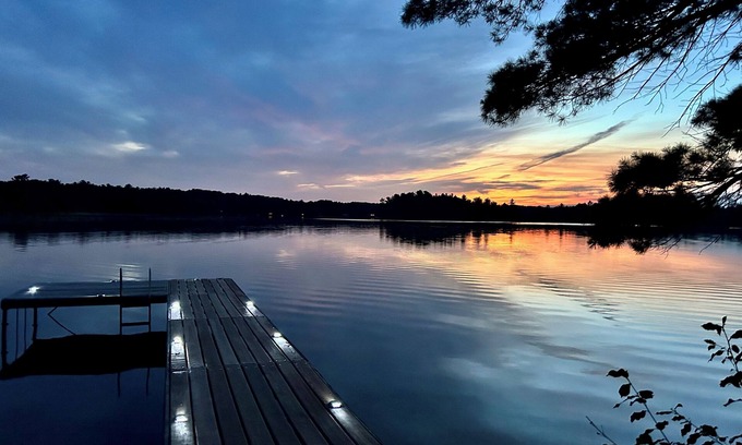 Traverse City Cabaña | Renovated Traverse City Lake House with Private Frontage & Sunset Views, Kayaks