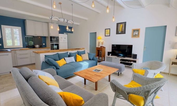 La Couarde-sur-Mer Casa | Renovated villa under the pines near the beach