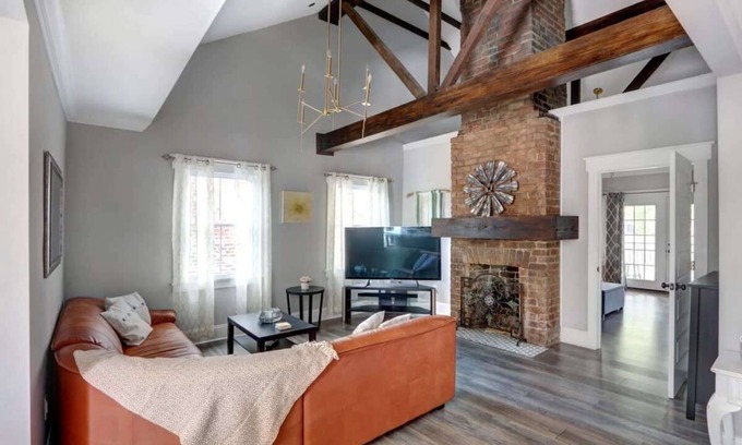 Savannah Victorian District Condominio | Renovated Victorian Condo Near Forsyth Park