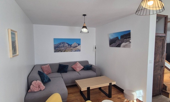 Esquieze-Sere Casa | Renovated village house close to major sites and 3 ski resorts.