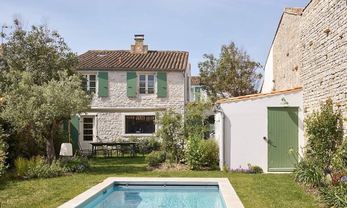 Ars-en-Re Casa | Renovated village houses designed like a hotel