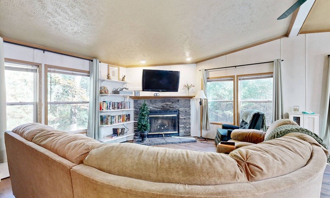 Nekoosa Casa | Renovated Woodland home with decks, pool table, firepit - near Petenwell Lake