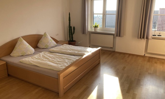 Hemau Apartamento | Casa de vacaciones renovada (110 m2) con bañera y conexión Wi-Fi gratuita
