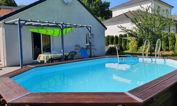 Montfaucon Casa | Alquiler de 2 habitaciones privadas en casa con piscina.