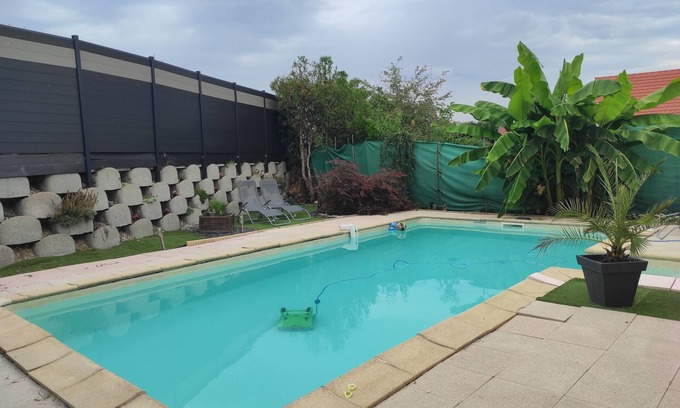 Sainte-Croix-en-Plaine Chalet De Esquí | Rent fully equipped gite 20 square meters with terrace and shared pool access
