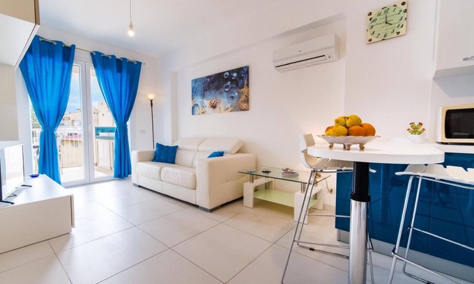 Villa Margi Apartamento | Alquile un nuevo apartamento en el mar de Villamargi en Santo Stefano di Camastra