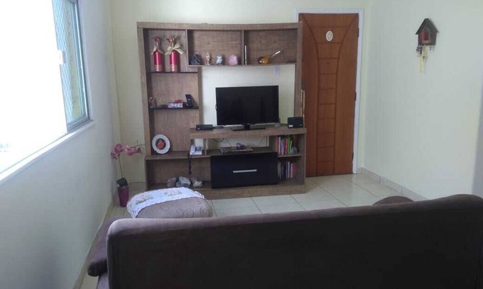 Pituba Casa | Alquilo habitación semi amueblada con excelente ubicación y acceso a transporte público.