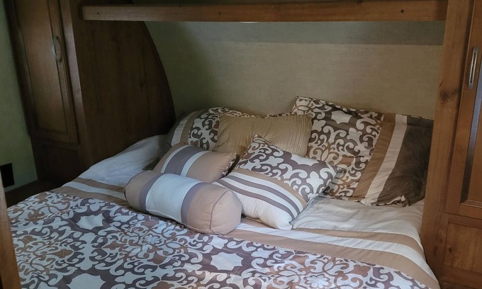 Bay Lake Casa | Rent thus wonderful HUGE camper with OUTDOOR KITCHEN!