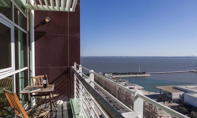 Parque das Nacoes Apartamento | RENT4REST LISBON PARQUE DAS NAÇÕES 17TH FLOOR RIVER VIEW