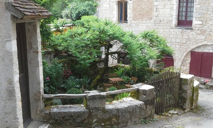 Saint-Cirq-Lapopie Cabaña | Alquiler de encanto en Saint Cirq La Popie, pueblo medieval en el Lot