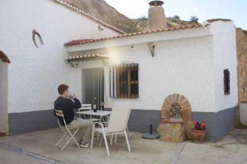 Guadix Casa | RentitSpain El Rincón, Casa Cueva en Guadix
