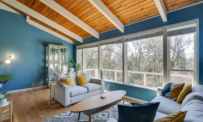 East Renton Highlands Casa | Renton Home w/ Fire Pit & Nearby Lake Access!