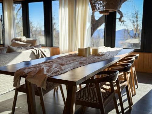 Lanin National Park Casa | RentUp - Casa de diseno ideal para grupos con vista a la Cordillera de Los Andes