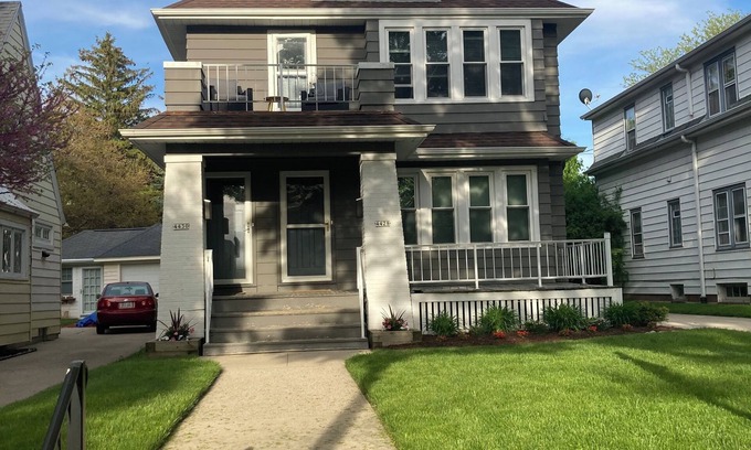 Shorewood Apartamento | Republican National Convention! Nice apartment available for short term rental