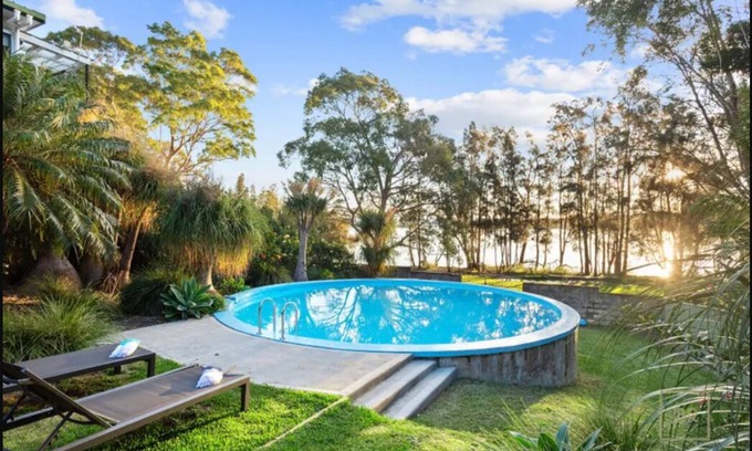 Sanctuary Point Casa | Reserve Waterfront: May-August Stay 3 Nights, Pay 2.