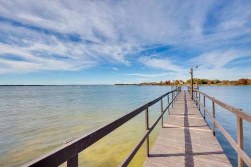 Cayuga Apartamento | Reservoir Access Pet-Friendly Kerens Cabin!