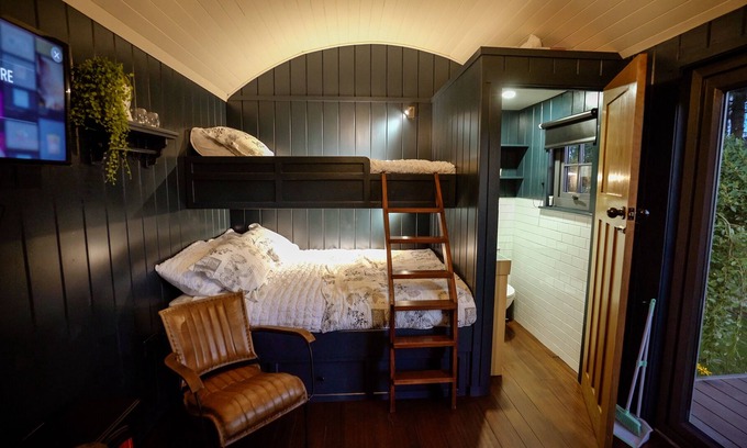 Limavady Apartamento | Reset surrounded by nature in one of our 4 Shepherds Huts at Ballyness