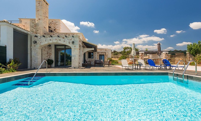 Apokoronas Villa | Una nueva villa construida con piscina privada y vista al mar sin obstáculos