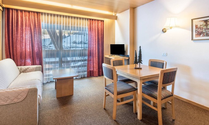 San Giovanni di Fassa Apartamento | "Residence Anda Appartamento 51" with Views of the Dolomite Peaks, Shared Indoor Pool & Jacuzzi