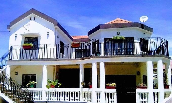 Morondava Casa | RESIDENCIA BAOBAB LOFT