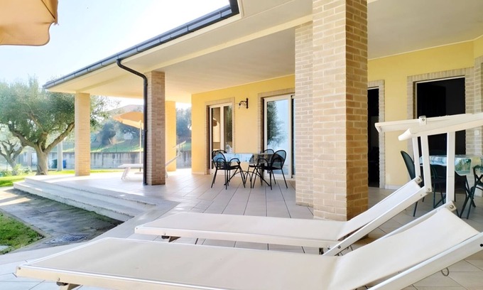 Cologna Spiaggia Apartamento | Complejo de apartamentos con vistas a la costa con piscina de hidromasaje y piscina para niños