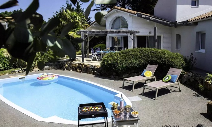 Chateau-d'Olonne Villa | Residence Oasis Les Jardins - Villa Sequoia 8 people with swimming pool