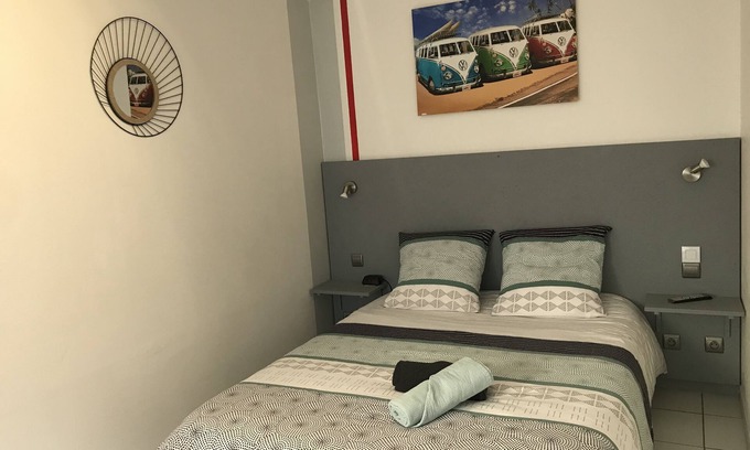 La Roche-sur-Yon Apartamento | Appartement N9-Apartamento-Baño con bañera-Vista al Jardín
