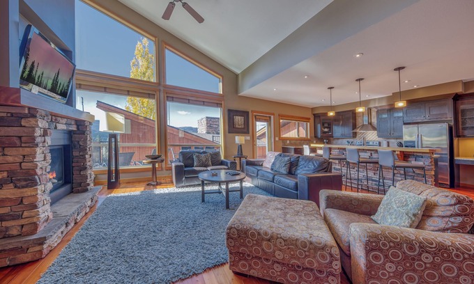 East Kootenay Casa | Residences 3 Bdrm Bugaboo Plus Condo: Unit 11 *Pet Friendly