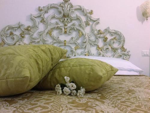 Historic Center Casa | Residenza Due Torri check in presso HOTEL CENTRALE Vicolo Cattani 7