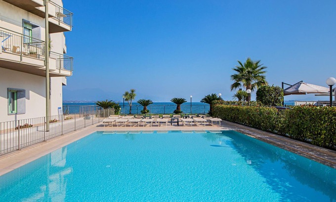 Desenzano del Garda Apartamento | Residenza Miralago With Pool - Studio Apartment With City View