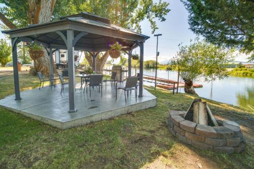 Chiloquin Apartamento | Resort Cabin on the River about 21 Mi to Crater Lake!