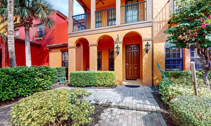 Ole Condominio | Resort condo with private W/D, shared pool, and central AC