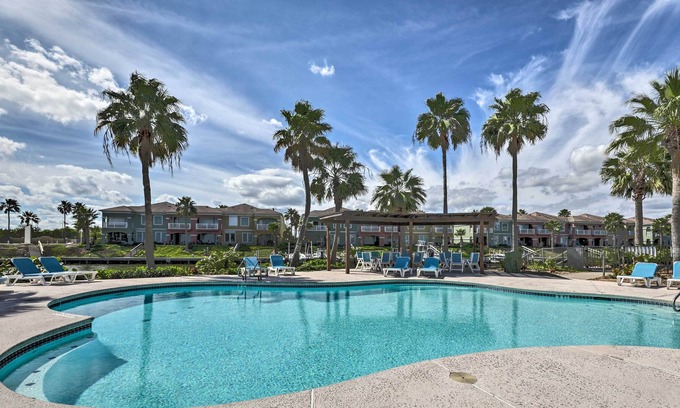 Laguna Vista Casa | Resort Getaway ~ 11 Mi to South Padre Island!