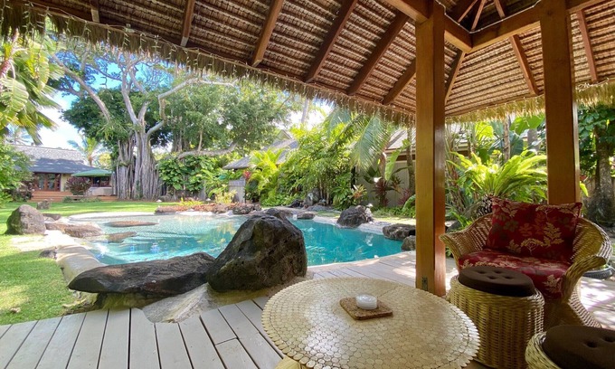 Lanikai Casa | Como en un resort, Kailua-Lanikai junto a la playa / 2 minutos a pie, aire acondicionado, WiFi, piscina / jacuzzi, kayaks