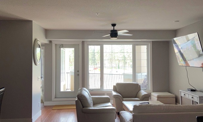 Quail Ridge Condominio | Resort living w/heated pool, hot tub, golf course, hiking trails, restaurants!
