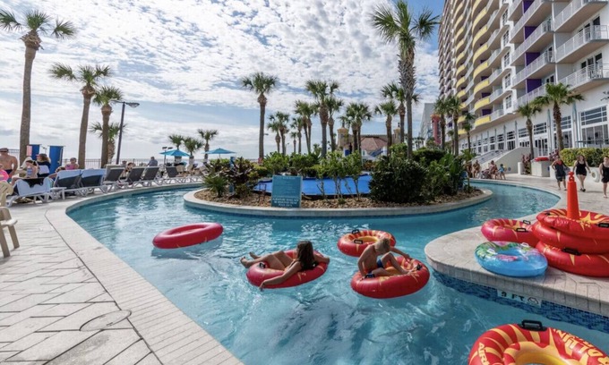 Seabreeze Historic District Complejo | Resort Managed Wyndham Ocean Walk 2BR Suites -4 Pools, Lazy River & Beach!