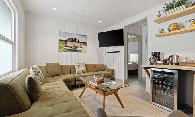 Stockton Casa | Resort Perks: 7 beds, Bungalow, full kitchen, deck