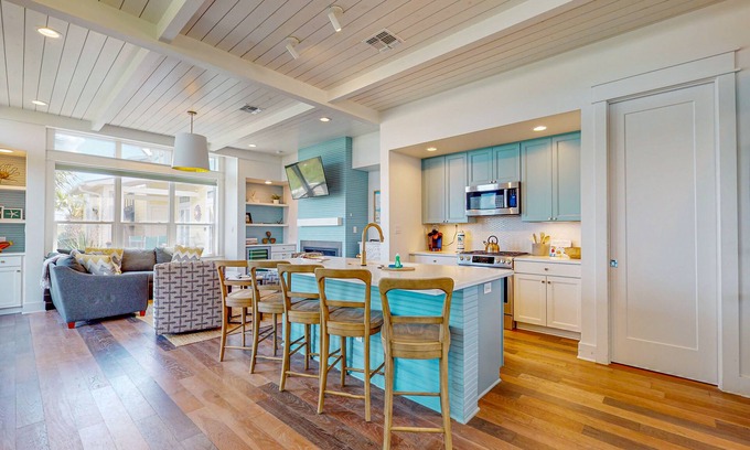 Port Aransas Cabina | Resort Pools, Golf Cart Boardwalk to Beach, Pet Friendly