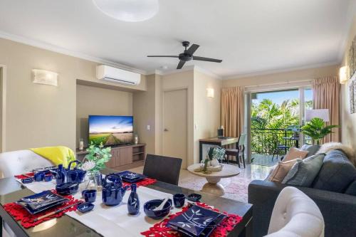 Westcourt Apartamento | Resort Splendor - Top Floor Apartment in Cairns One