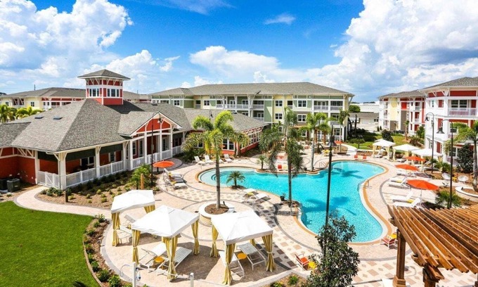 Sun Bay South Apartamento | Resort Style 2 Bedroom 2 bath in South Tampa with crisp decor.